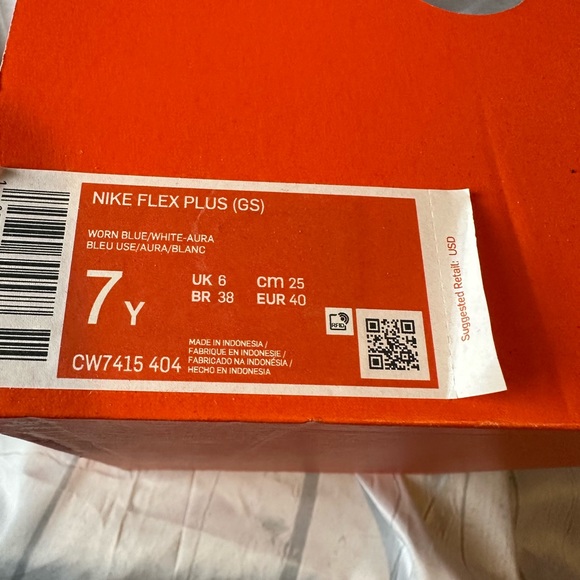 Nike sneakers 6.5Y & 7Y - Picture 4 of 4